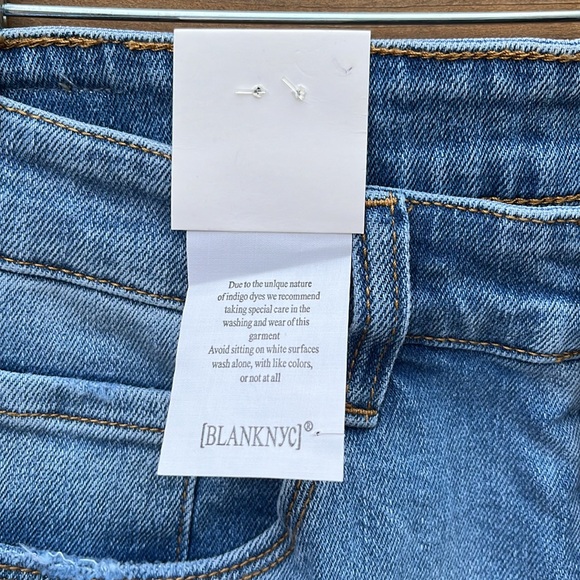 NWT BlankNYC The Varick Kick Flare jeans, medium wash, size 29in waist - Picture 13 of 14